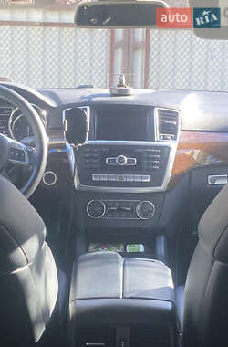 Позашляховик / Кросовер Mercedes-Benz M-Class 2012 в 