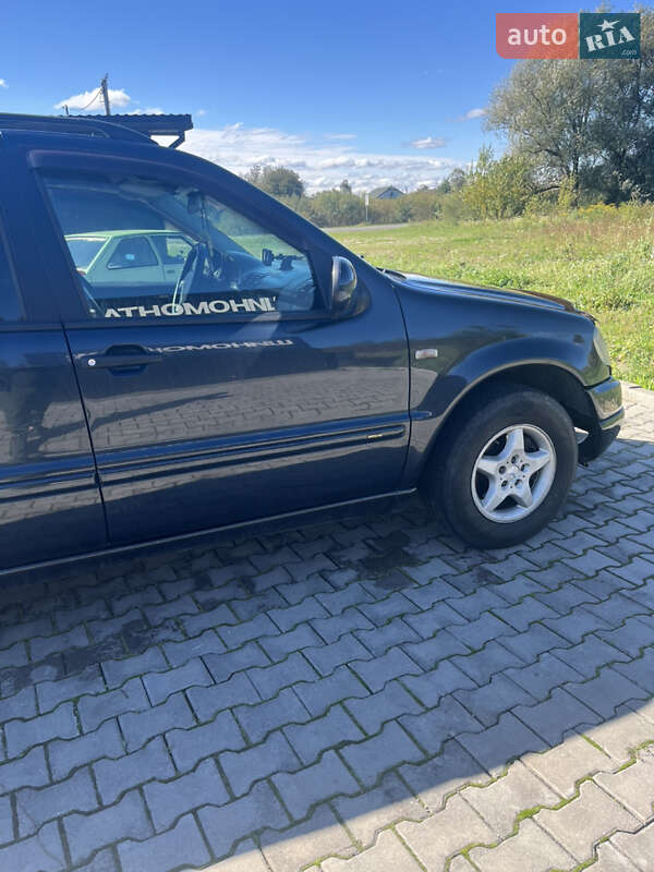 Позашляховик / Кросовер Mercedes-Benz M-Class 2001 в Івано-Франківську