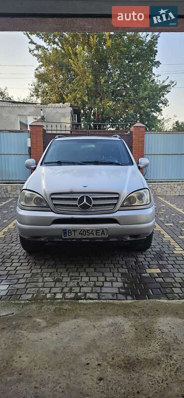 Внедорожник / Кроссовер Mercedes-Benz M-Class 2000 в 