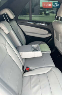 Позашляховик / Кросовер Mercedes-Benz M-Class 2012 в 