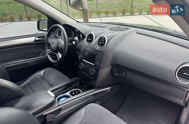 Внедорожник / Кроссовер Mercedes-Benz M-Class 2010 в 
