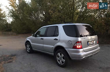 Позашляховик / Кросовер Mercedes-Benz M-Class 2004 в 
