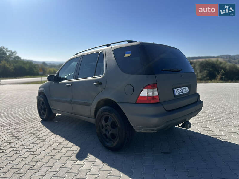 Позашляховик / Кросовер Mercedes-Benz M-Class 2003 в Чернівцях