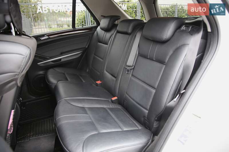 Внедорожник / Кроссовер Mercedes-Benz M-Class 2010 в Харькове