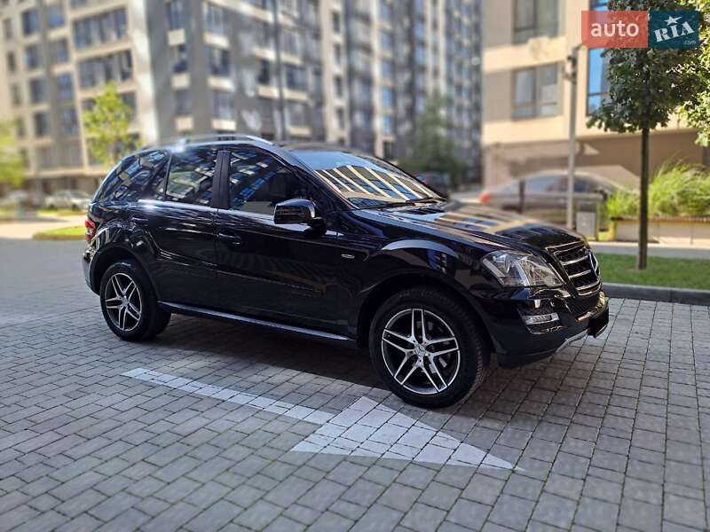 Позашляховик / Кросовер Mercedes-Benz M-Class 2011 в Івано-Франківську