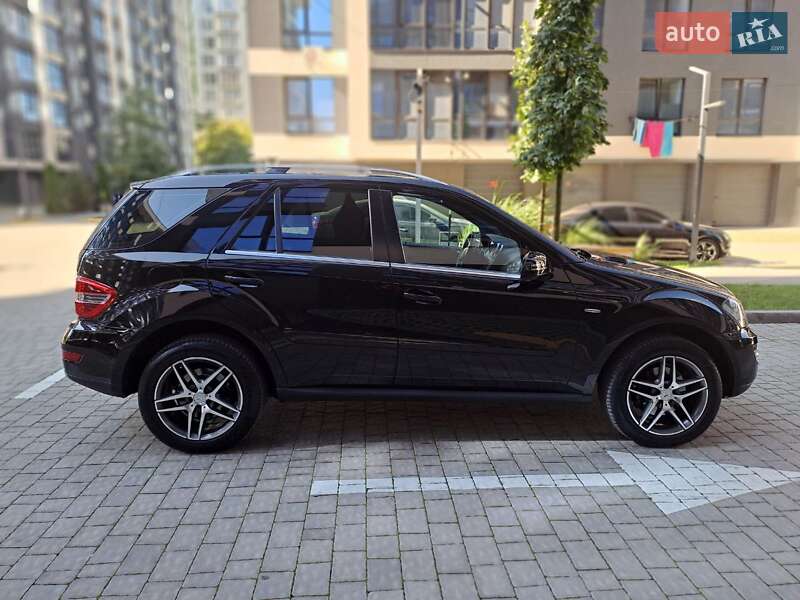 Позашляховик / Кросовер Mercedes-Benz M-Class 2011 в Івано-Франківську