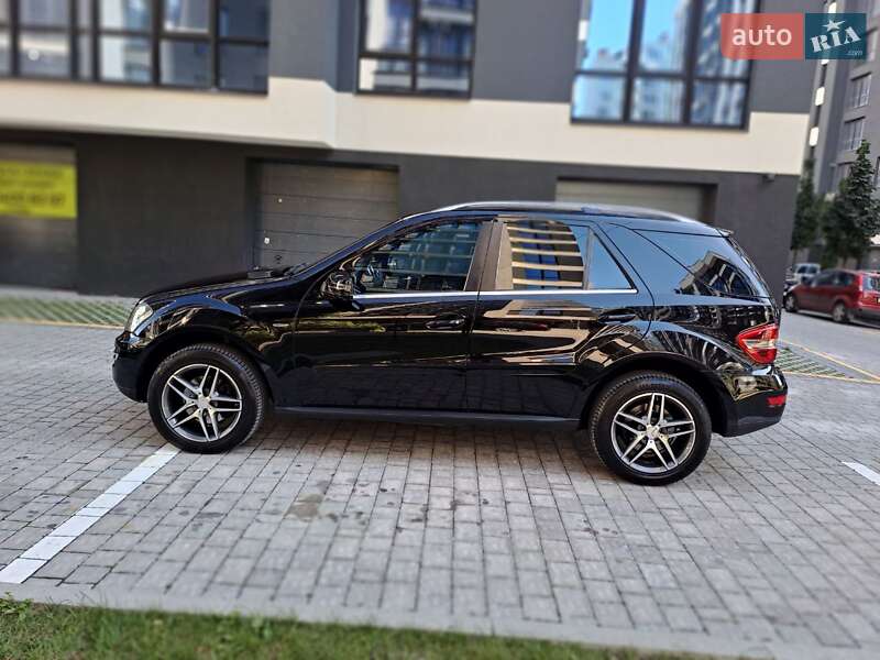 Позашляховик / Кросовер Mercedes-Benz M-Class 2011 в Івано-Франківську