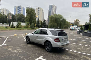 Позашляховик / Кросовер Mercedes-Benz M-Class 2005 в 