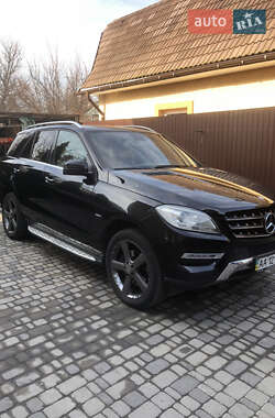 Позашляховик / Кросовер Mercedes-Benz M-Class 2011 в 