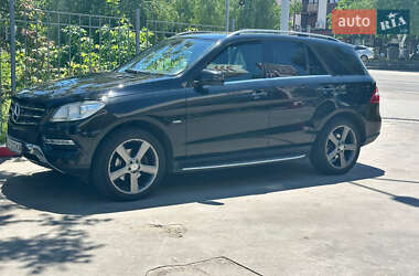 Позашляховик / Кросовер Mercedes-Benz M-Class 2011 в 