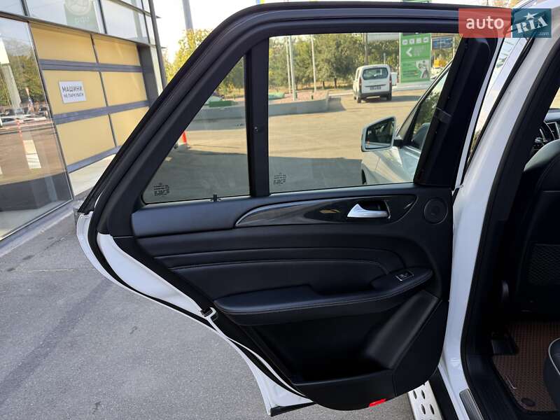 Позашляховик / Кросовер Mercedes-Benz M-Class 2013 в Одесі