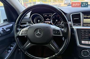 Позашляховик / Кросовер Mercedes-Benz M-Class 2013 в 