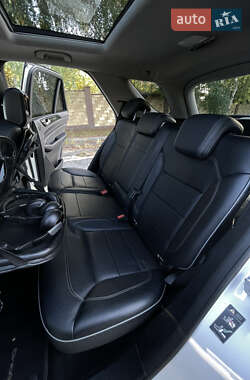 Позашляховик / Кросовер Mercedes-Benz M-Class 2012 в 