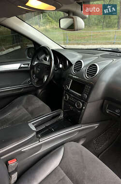 Позашляховик / Кросовер Mercedes-Benz M-Class 2006 в 
