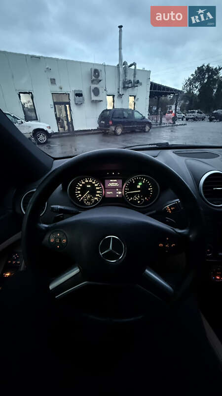 Внедорожник / Кроссовер Mercedes-Benz M-Class 2010 в Черновцах