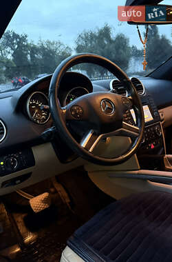 Внедорожник / Кроссовер Mercedes-Benz M-Class 2010 в Черновцах