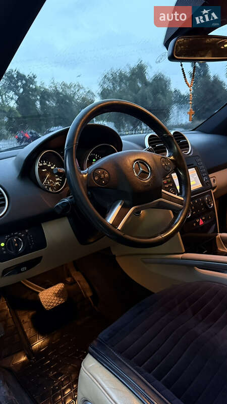 Внедорожник / Кроссовер Mercedes-Benz M-Class 2010 в Черновцах