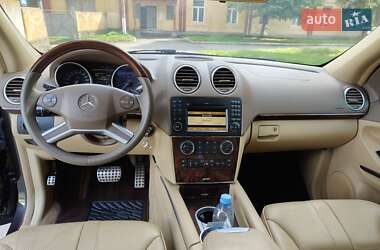 Позашляховик / Кросовер Mercedes-Benz M-Class 2011 в 
