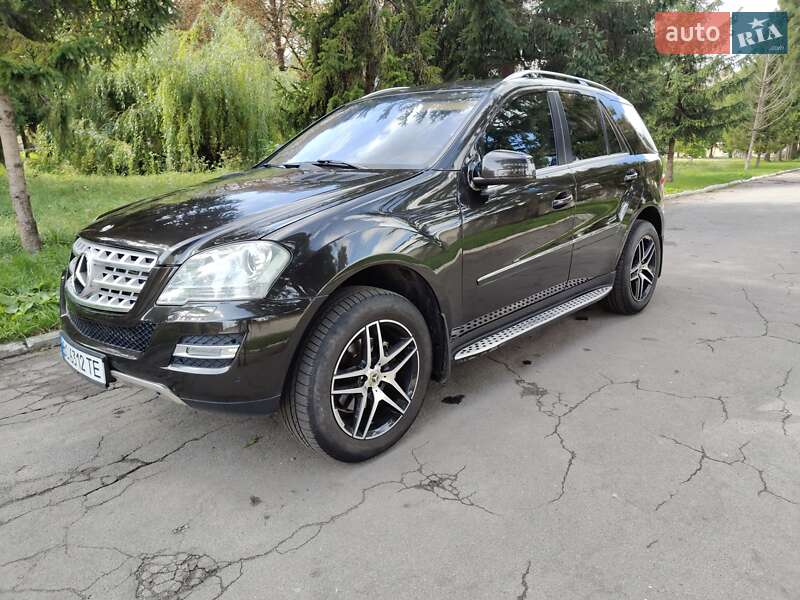 Позашляховик / Кросовер Mercedes-Benz M-Class 2011 в 