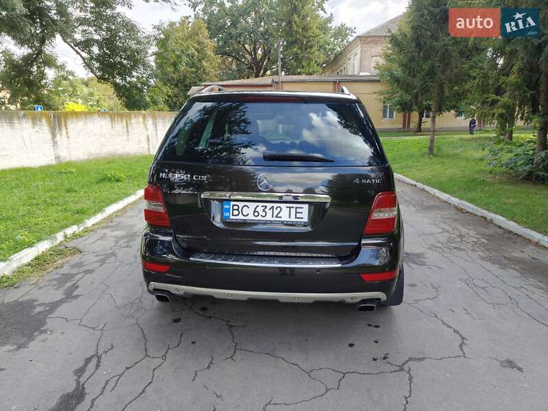 Внедорожник / Кроссовер Mercedes-Benz M-Class 2011 в Остроге
