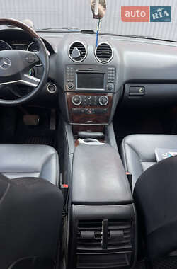 Внедорожник / Кроссовер Mercedes-Benz M-Class 2009 в 