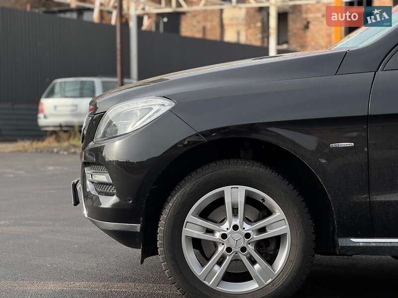 Внедорожник / Кроссовер Mercedes-Benz M-Class 2012 в Киеве