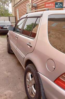 Внедорожник / Кроссовер Mercedes-Benz M-Class 2005 в 