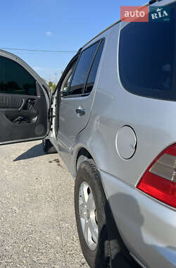 Позашляховик / Кросовер Mercedes-Benz M-Class 2005 в 