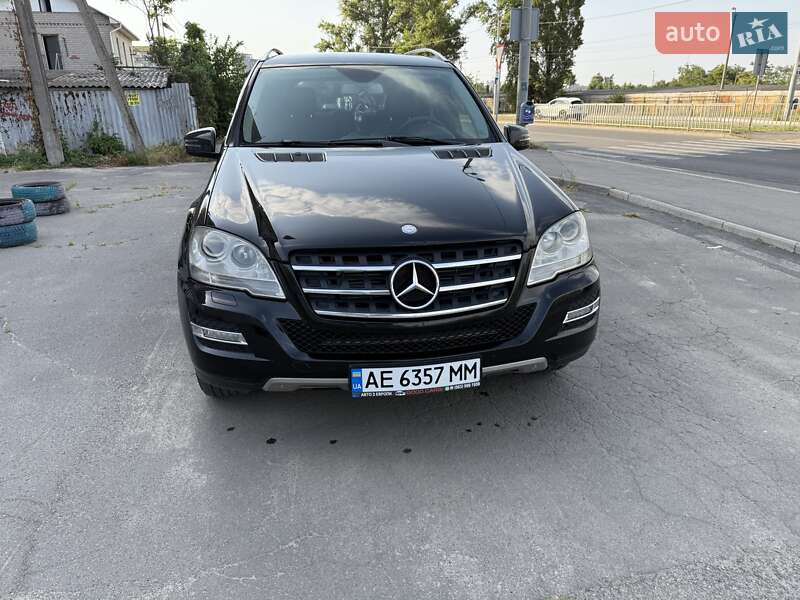 Внедорожник / Кроссовер Mercedes-Benz M-Class 2011 в Днепре