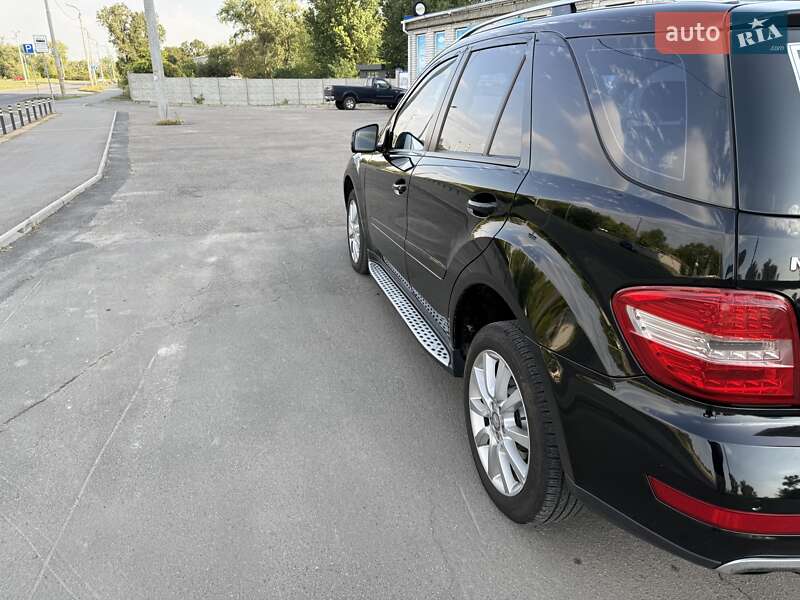 Внедорожник / Кроссовер Mercedes-Benz M-Class 2011 в Днепре