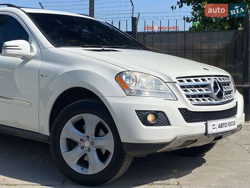 Внедорожник / Кроссовер Mercedes-Benz M-Class 2011 в Киеве