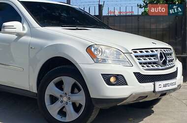 Внедорожник / Кроссовер Mercedes-Benz M-Class 2011 в 