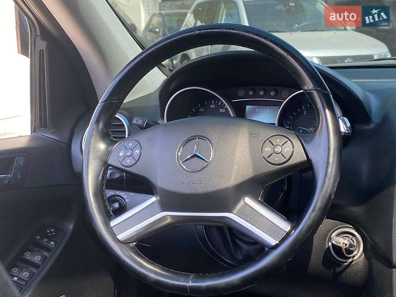 Внедорожник / Кроссовер Mercedes-Benz M-Class 2011 в Киеве