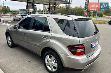 Позашляховик / Кросовер Mercedes-Benz M-Class 2006 в 