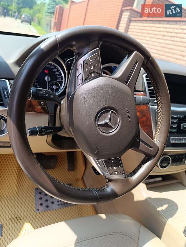 Внедорожник / Кроссовер Mercedes-Benz M-Class 2013 в Львове