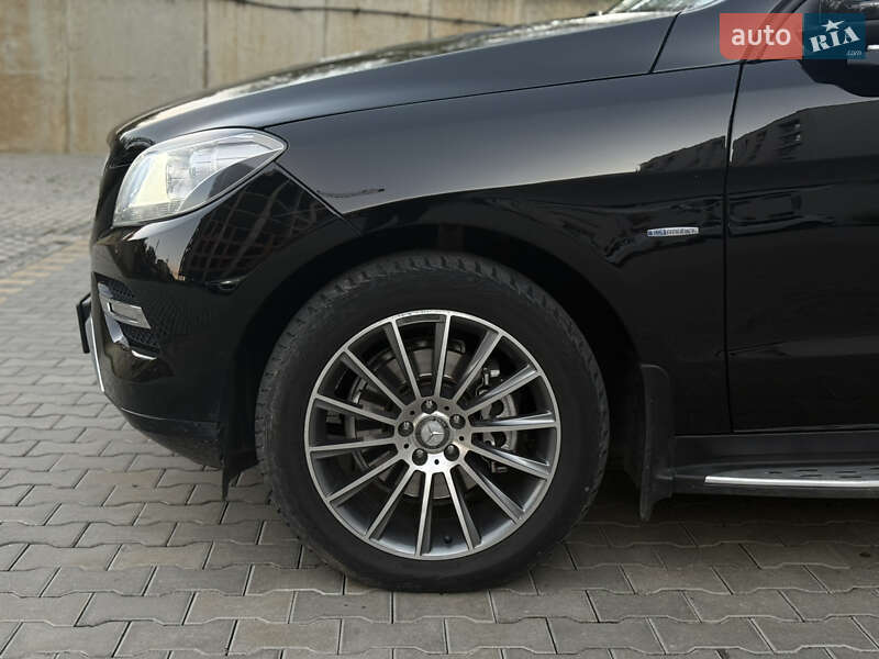 Внедорожник / Кроссовер Mercedes-Benz M-Class 2011 в Ужгороде
