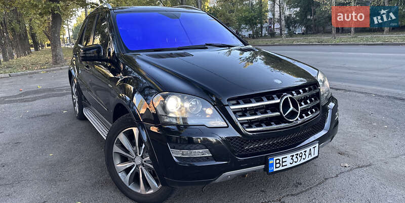 Внедорожник / Кроссовер Mercedes-Benz M-Class 2011 в 