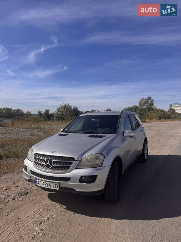 Позашляховик / Кросовер Mercedes-Benz M-Class 2005 в Дніпрі