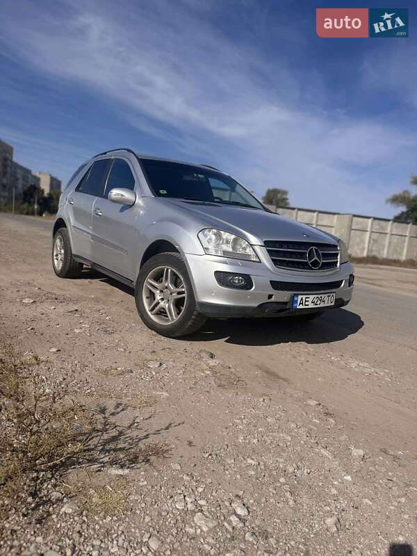 Позашляховик / Кросовер Mercedes-Benz M-Class 2005 в Дніпрі