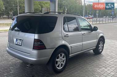 Внедорожник / Кроссовер Mercedes-Benz M-Class 2000 в 