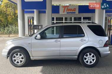 Внедорожник / Кроссовер Mercedes-Benz M-Class 2000 в 