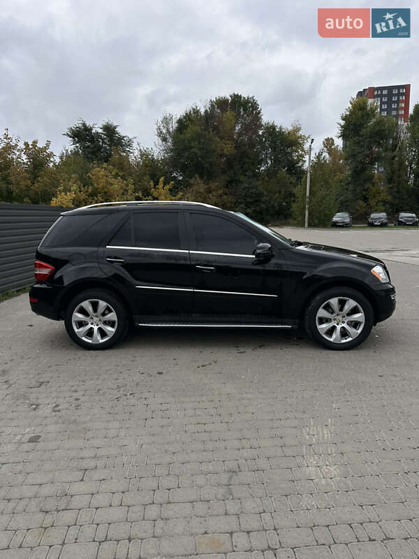 Позашляховик / Кросовер Mercedes-Benz M-Class 2010 в Києві