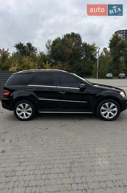Внедорожник / Кроссовер Mercedes-Benz M-Class 2010 в 