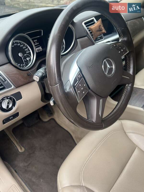 Позашляховик / Кросовер Mercedes-Benz M-Class 2015 в Одесі