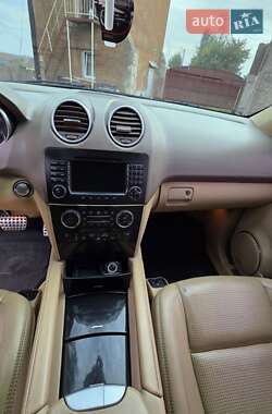 Внедорожник / Кроссовер Mercedes-Benz M-Class 2006 в 