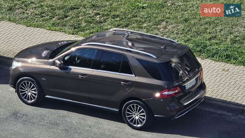 Позашляховик / Кросовер Mercedes-Benz M-Class 2011 в 