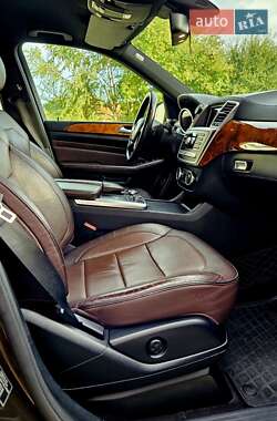 Позашляховик / Кросовер Mercedes-Benz M-Class 2011 в 