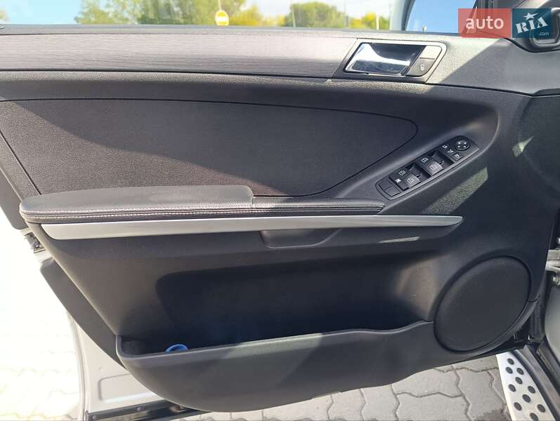 Позашляховик / Кросовер Mercedes-Benz M-Class 2005 в Чернівцях