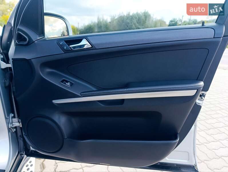 Позашляховик / Кросовер Mercedes-Benz M-Class 2005 в Чернівцях