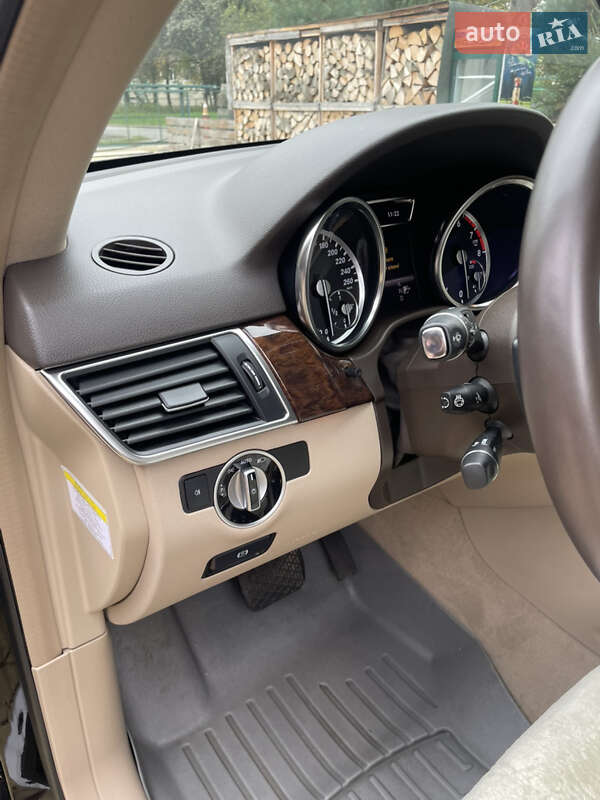 Внедорожник / Кроссовер Mercedes-Benz M-Class 2013 в Долине